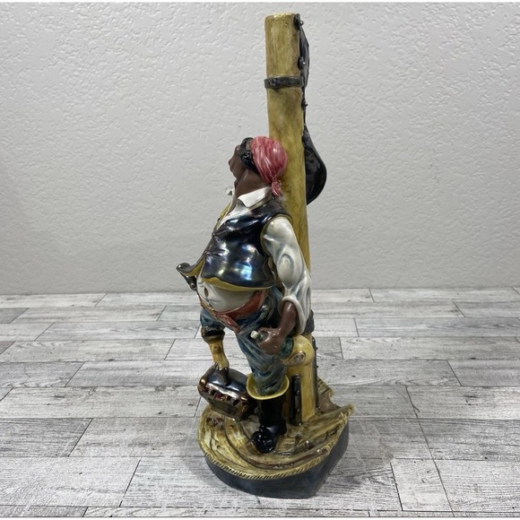 Rare Porcelain Azzolin Brothers Prop. Carron ( Falcon) Pirate Statue - Picture 3 of 8